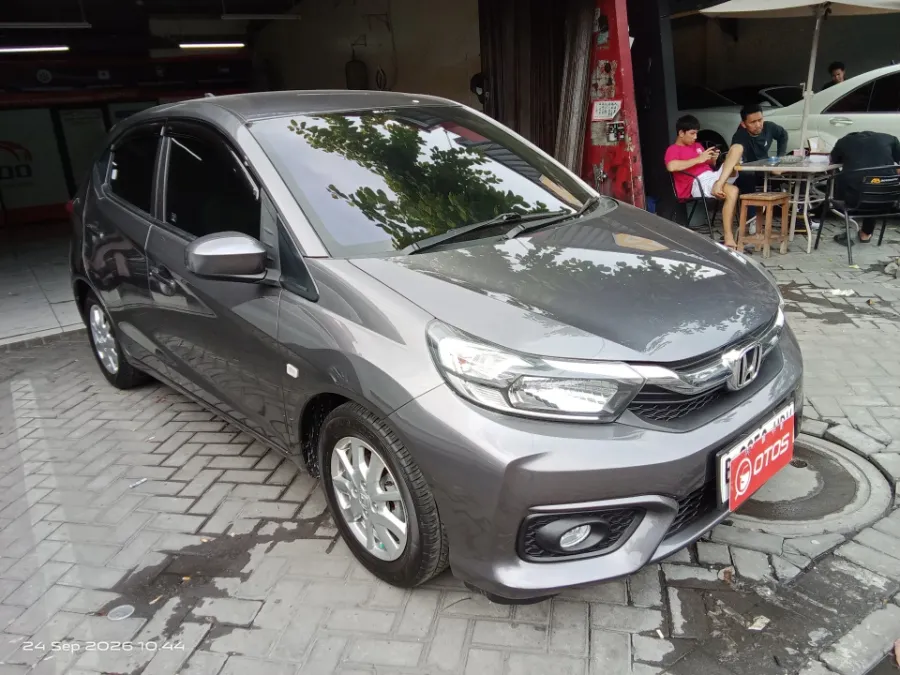 Foto Mobil Bekas Kanan Depan Honda Brio 1.2 Satya E tahun 2019