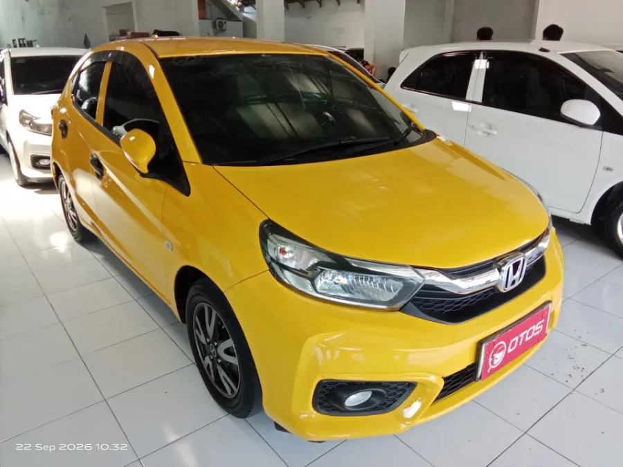 Foto Mobil Bekas Kanan Depan Honda Brio 1.2 Satya E tahun 2019