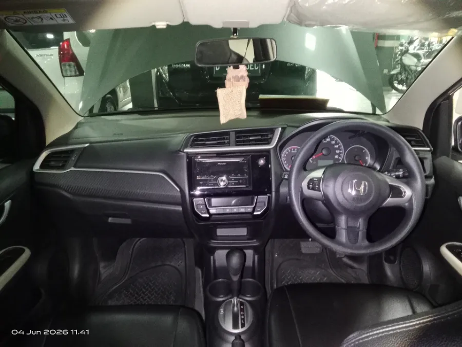 Foto Mobil Bekas Dashboard Honda Brio 1.2 Satya E tahun 2020