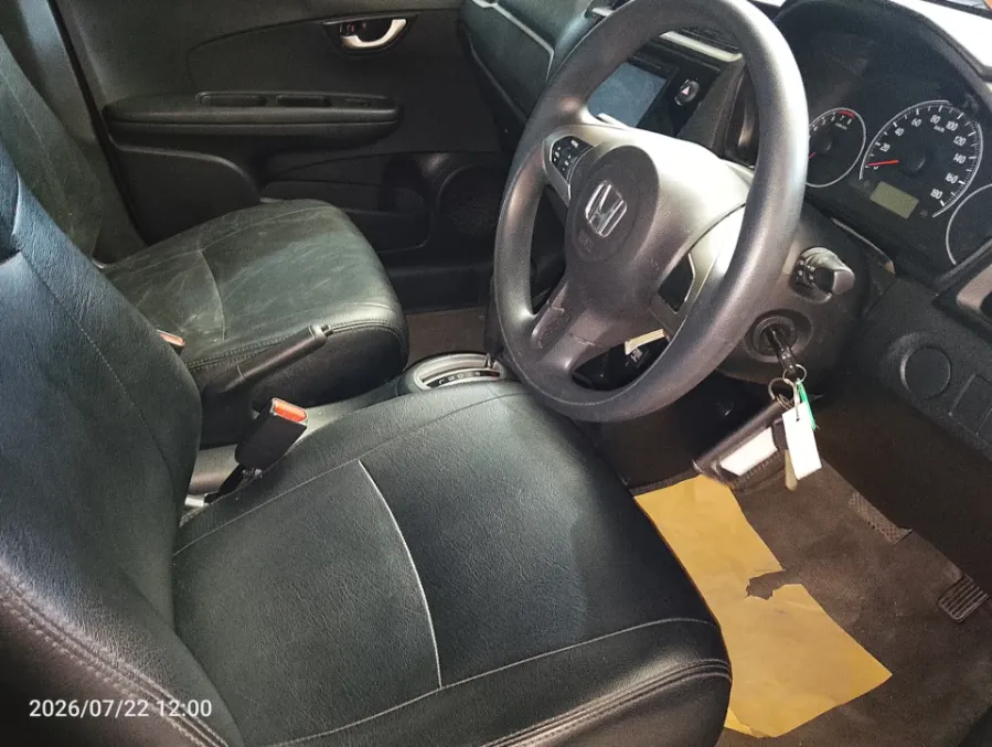 Foto Mobil Bekas Kabin Depan Honda Brio 1.2 Satya E tahun 2020