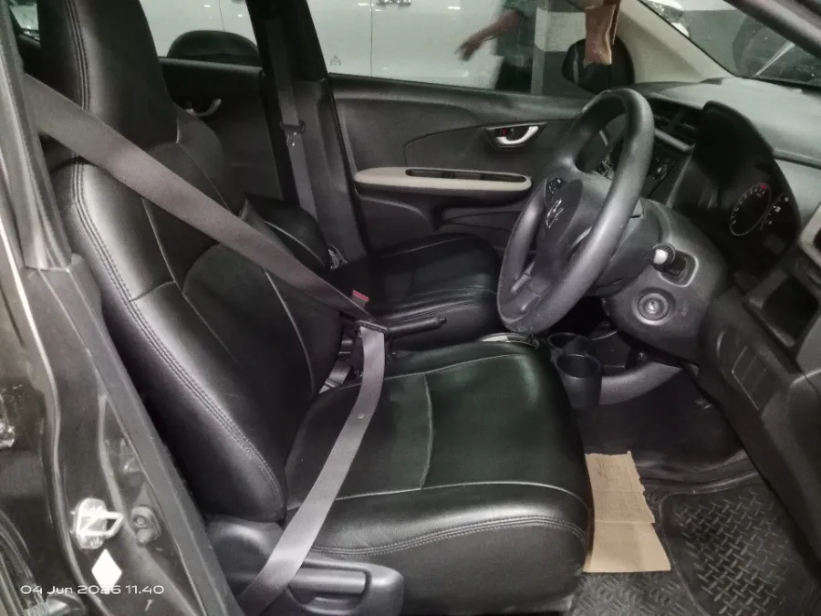 Foto Mobil Bekas Kabin Depan Honda Brio 1.2 Satya E tahun 2020