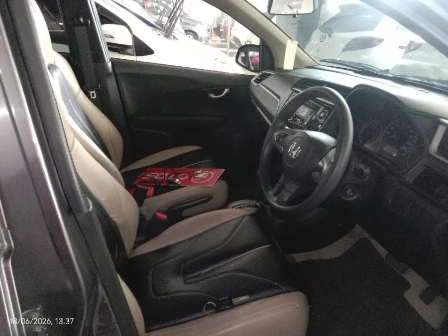 Foto Mobil Bekas Kabin Depan Honda Brio 1.2 Satya E tahun 2020