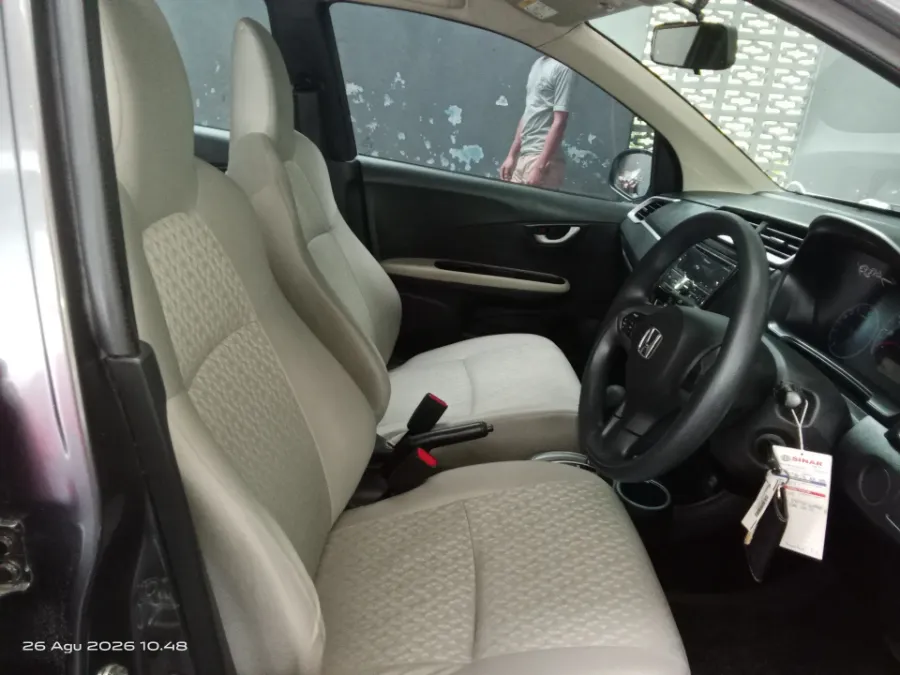 Foto Mobil Bekas Kabin Depan Honda Brio 1.2 Satya E tahun 2020