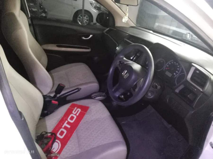 Foto Mobil Bekas Kabin Depan Honda Brio 1.2 Satya E tahun 2020