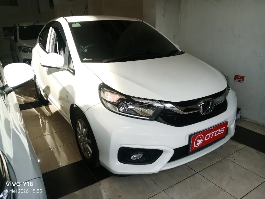 Foto Mobil Bekas Kanan Depan Honda Brio 1.2 Satya E tahun 2020