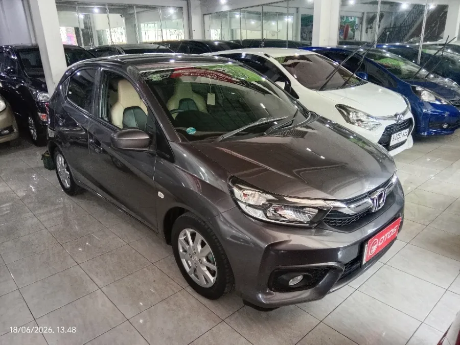 Foto Mobil Bekas Kanan Depan Honda Brio 1.2 Satya E tahun 2020