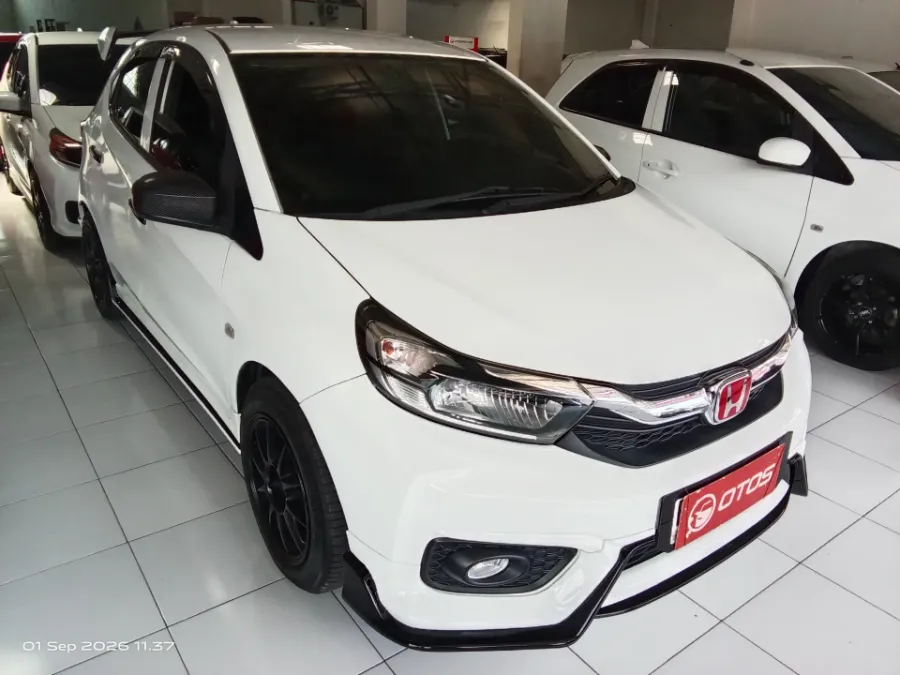Foto Mobil Bekas Kanan Depan Honda Brio 1.2 Satya E tahun 2020