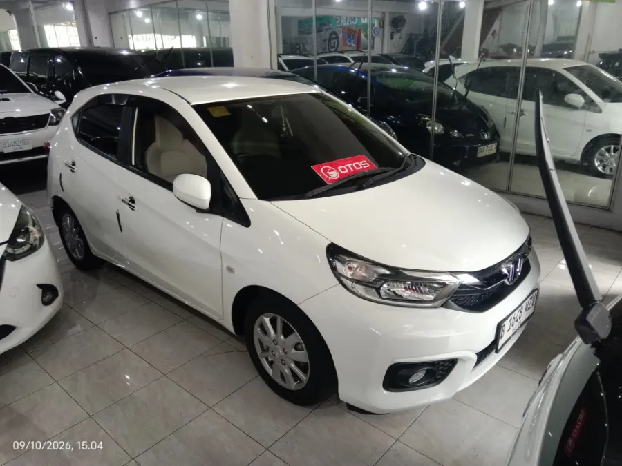 Foto Mobil Bekas Kanan Depan Honda Brio 1.2 Satya E tahun 2020