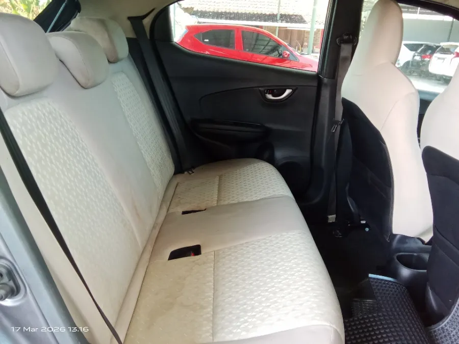 Foto Mobil Bekas Kabin Belakang Honda Brio 1.2 Satya E tahun 2021