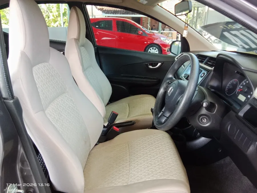 Foto Mobil Bekas Kabin Depan Honda Brio 1.2 Satya E tahun 2021