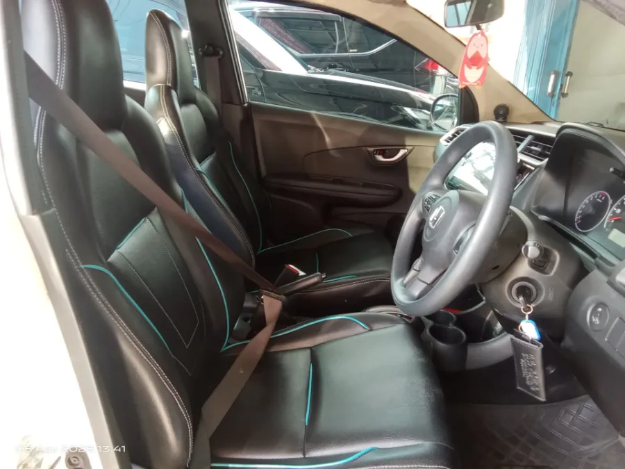 Foto Mobil Bekas Kabin Depan Honda Brio 1.2 Satya E tahun 2021