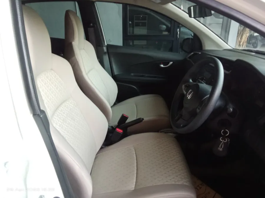 Foto Mobil Bekas Kabin Depan Honda Brio 1.2 Satya E tahun 2021