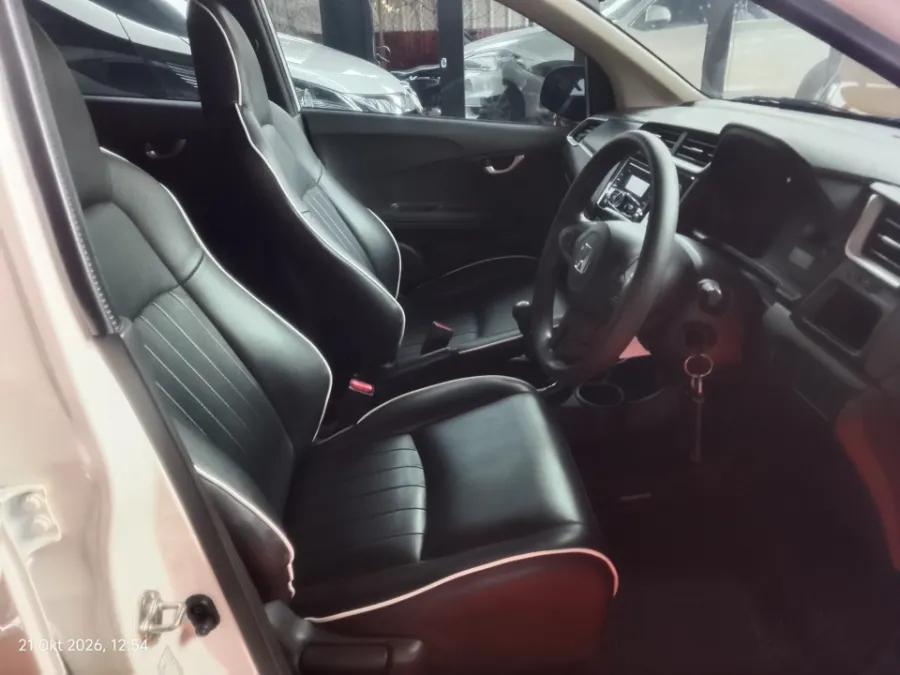 Foto Mobil Bekas Kabin Depan Honda Brio 1.2 Satya E tahun 2021