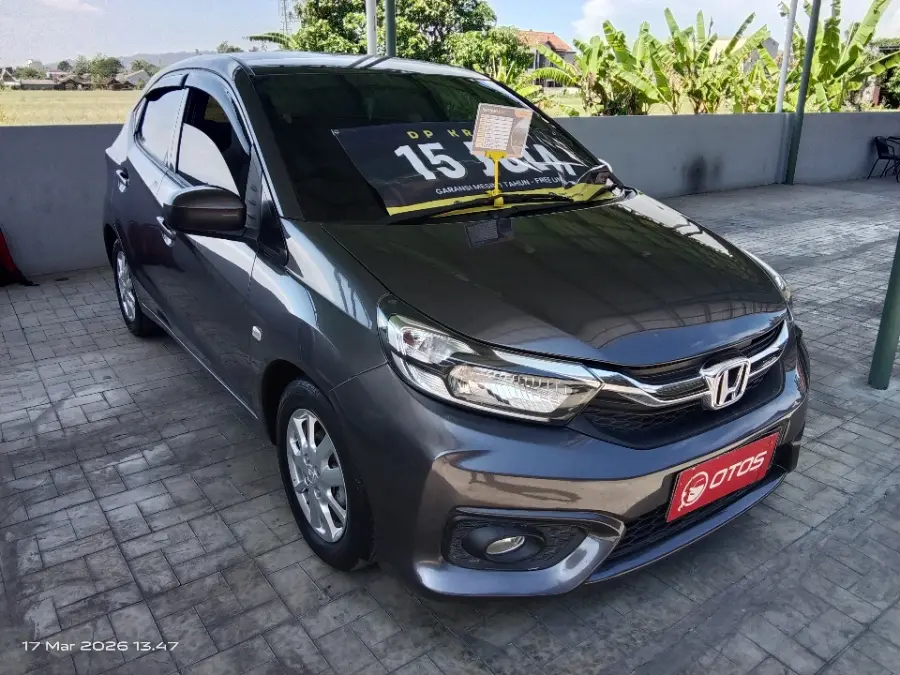 Foto Mobil Bekas Kanan Depan Honda Brio 1.2 Satya E tahun 2021