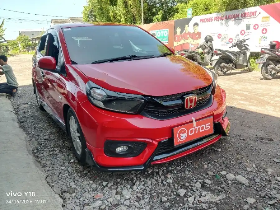 Foto Mobil Bekas Kanan Depan Honda Brio 1.2 Satya E tahun 2021