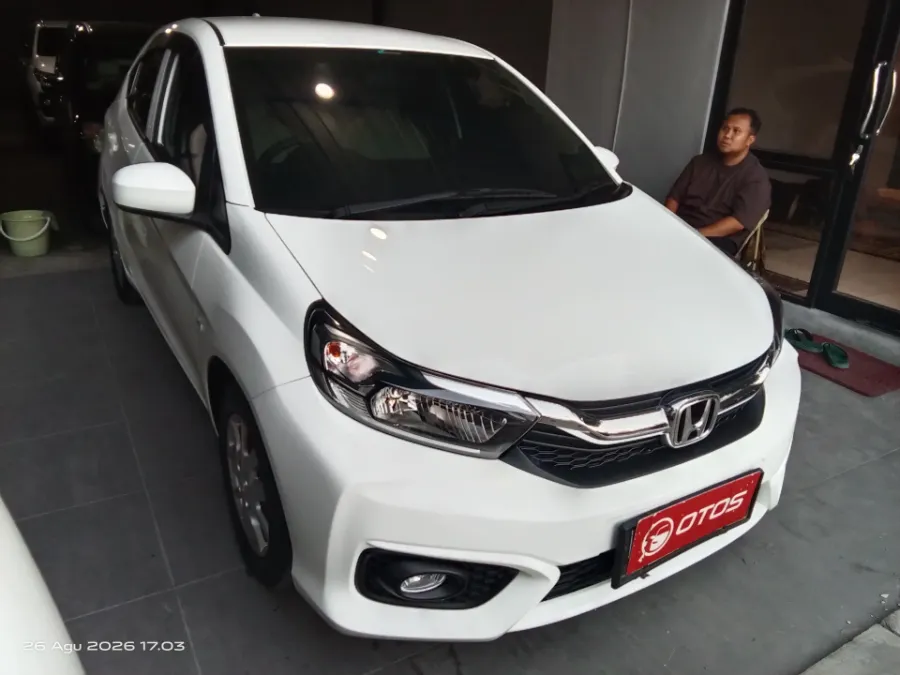 Foto Mobil Bekas Kanan Depan Honda Brio 1.2 Satya E tahun 2021