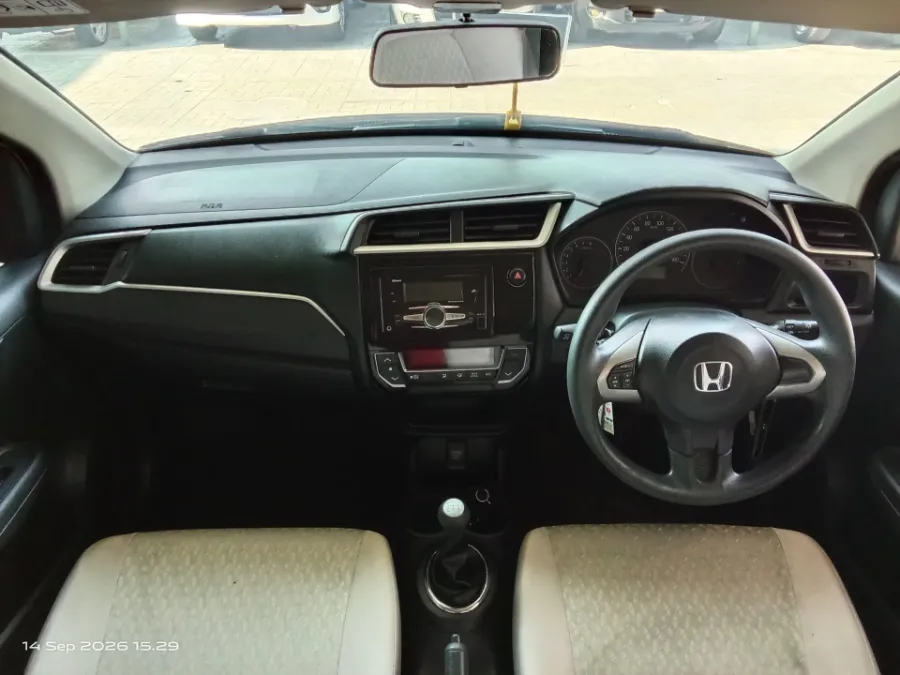 Foto Mobil Bekas Dashboard Honda Brio 1.2 Satya E tahun 2022