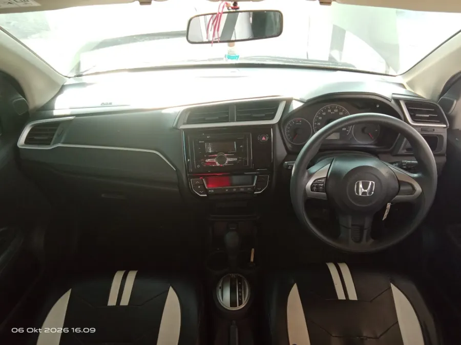 Foto Mobil Bekas Dashboard Honda Brio 1.2 Satya E tahun 2022