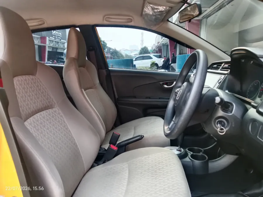 Foto Mobil Bekas Kabin Depan Honda Brio 1.2 Satya E tahun 2022