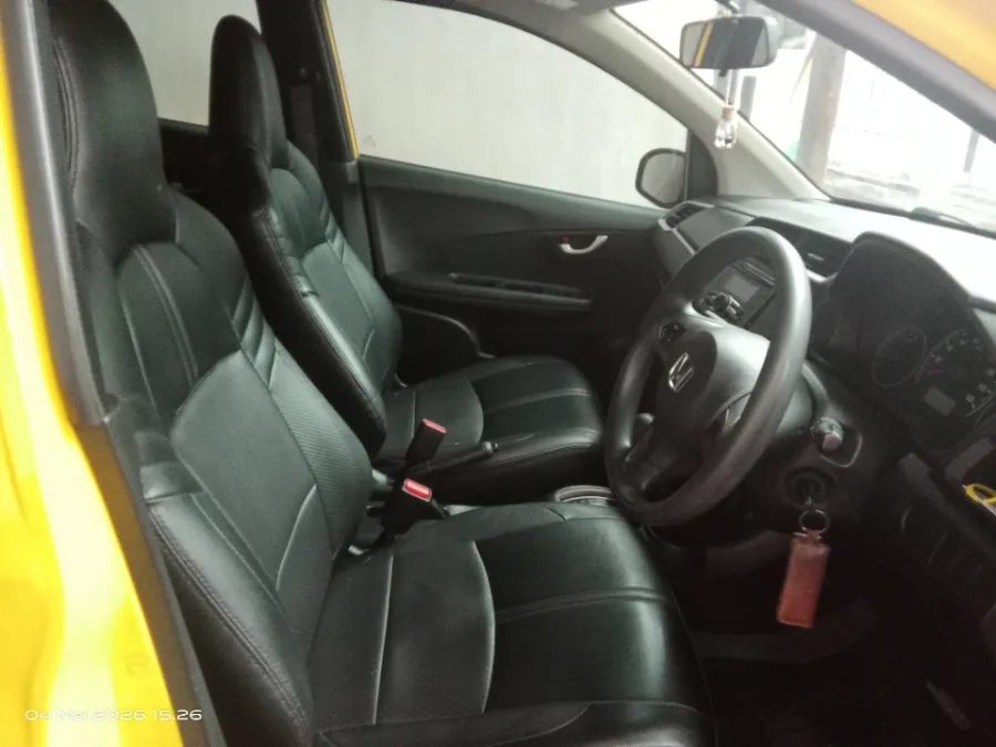 Foto Mobil Bekas Kabin Depan Honda Brio 1.2 Satya E tahun 2022