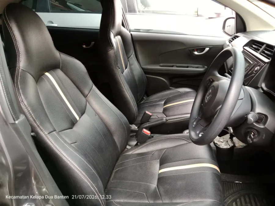 Foto Mobil Bekas Kabin Depan Honda Brio 1.2 Satya E tahun 2022