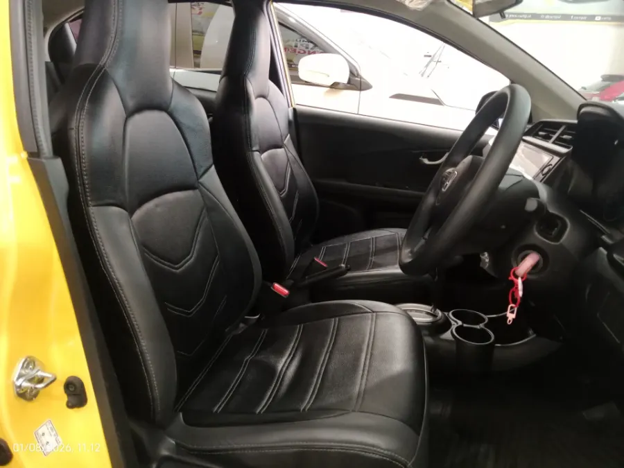 Foto Mobil Bekas Kabin Depan Honda Brio 1.2 Satya E tahun 2022