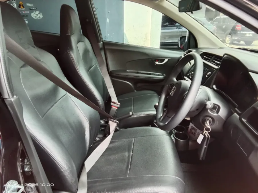 Foto Mobil Bekas Kabin Depan Honda Brio 1.2 Satya E tahun 2022