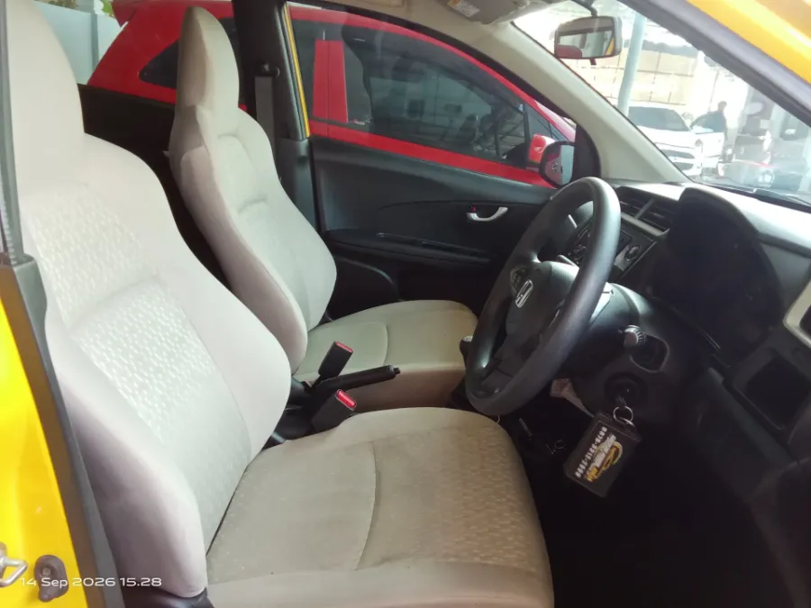 Foto Mobil Bekas Kabin Depan Honda Brio 1.2 Satya E tahun 2022
