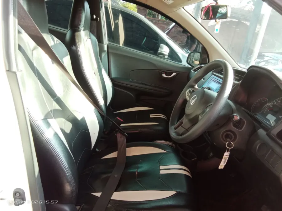 Foto Mobil Bekas Kabin Depan Honda Brio 1.2 Satya E tahun 2022