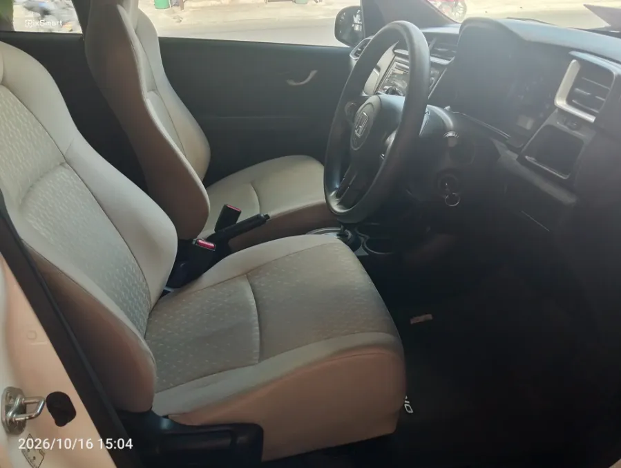 Foto Mobil Bekas Kabin Depan Honda Brio 1.2 Satya E tahun 2022