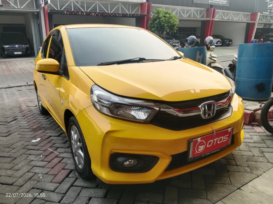 Foto Mobil Bekas Kanan Depan Honda Brio 1.2 Satya E tahun 2022