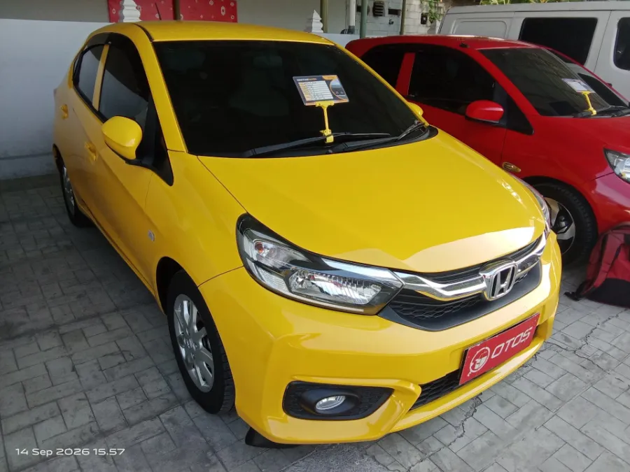 Foto Mobil Bekas Kanan Depan Honda Brio 1.2 Satya E tahun 2022