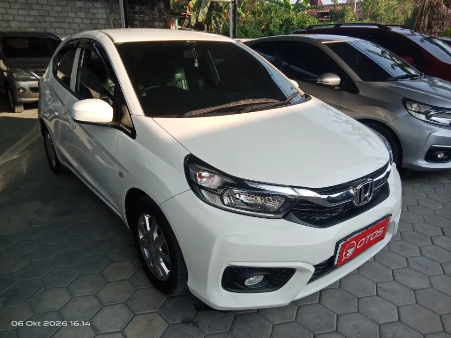 Foto Mobil Bekas Kanan Depan Honda Brio 1.2 Satya E tahun 2022