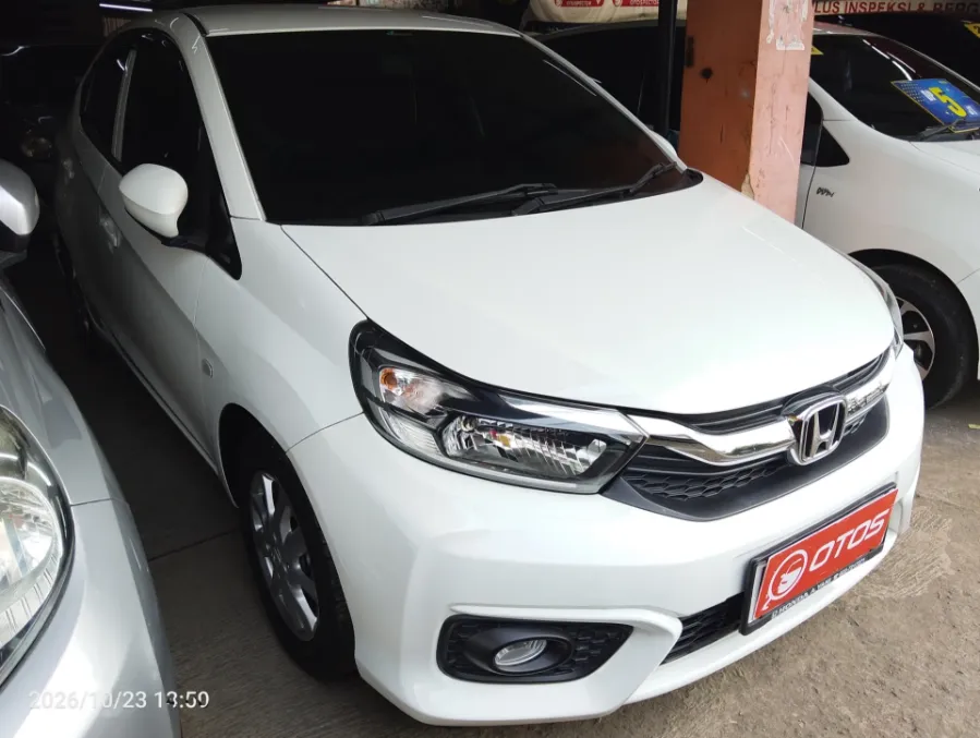 Foto Mobil Bekas Kanan Depan Honda Brio 1.2 Satya E tahun 2022