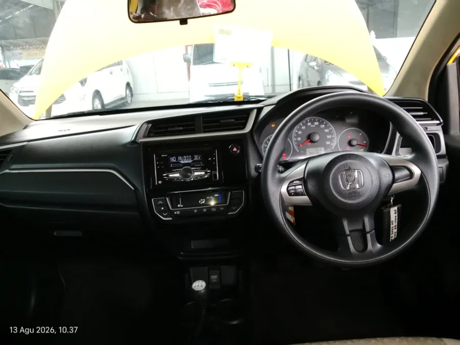 Foto Mobil Bekas Dashboard Honda Brio 1.2 Satya E tahun 2023