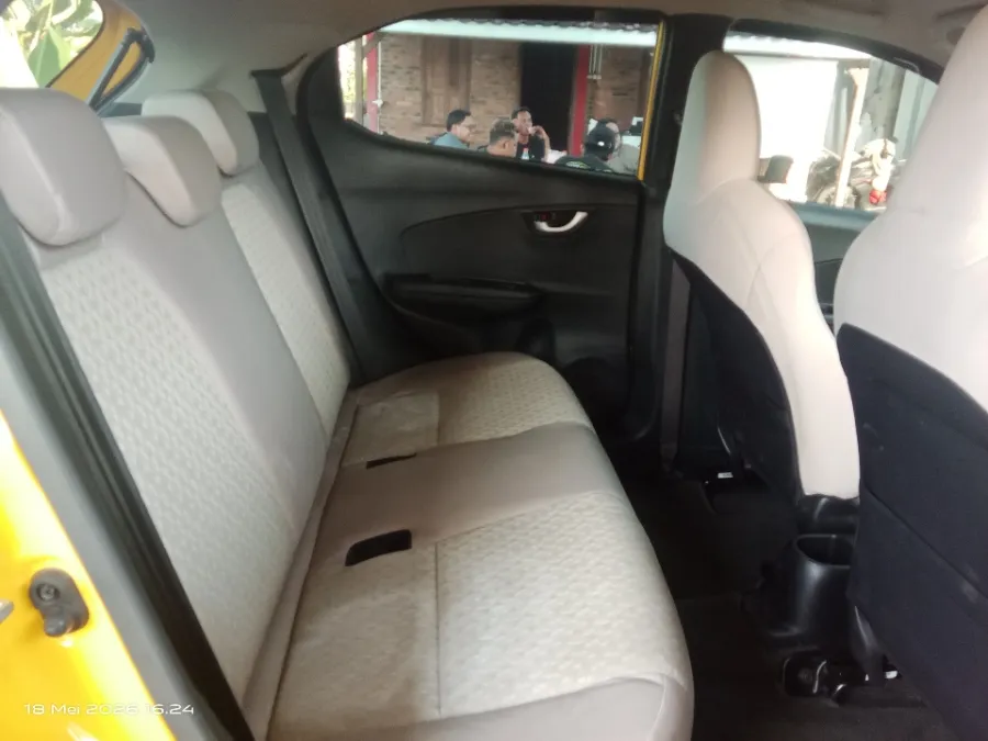 Foto Mobil Bekas Kabin Belakang Honda Brio 1.2 Satya E tahun 2023