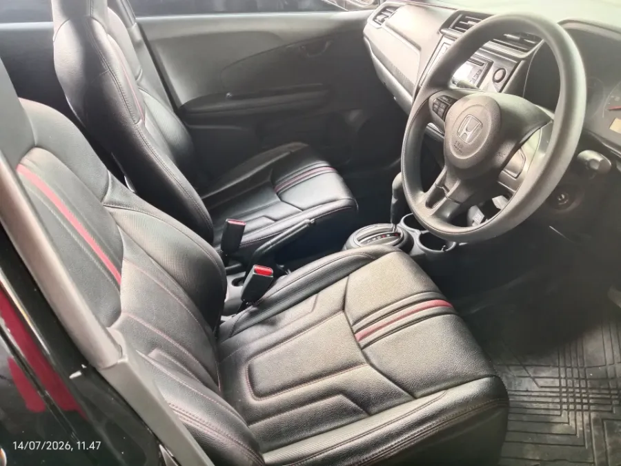 Foto Mobil Bekas Kabin Depan Honda Brio 1.2 Satya E tahun 2023