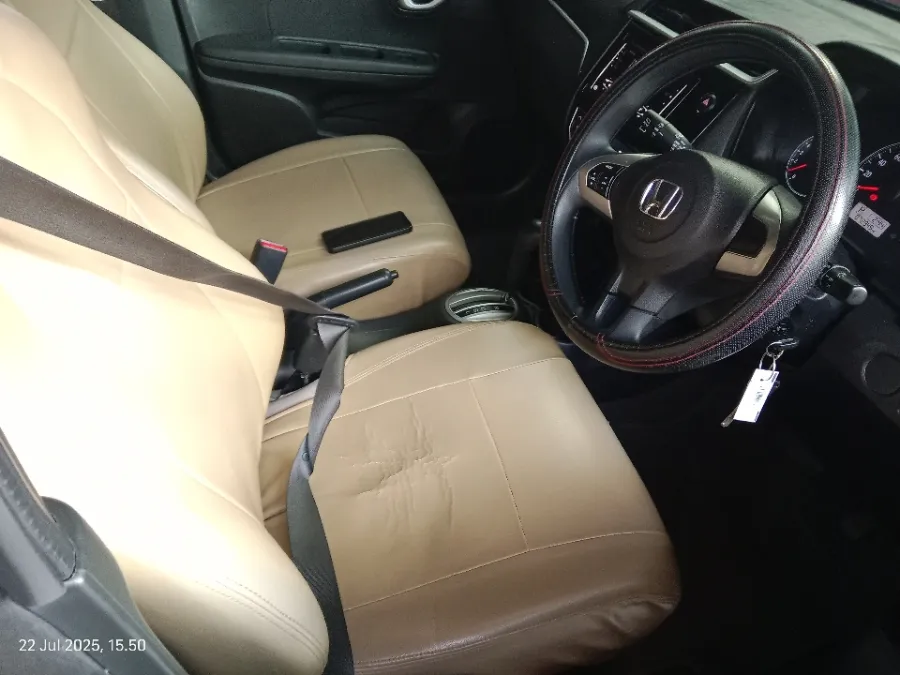 Foto Mobil Bekas Kabin Depan Honda Brio 1.2 Satya E tahun 2023