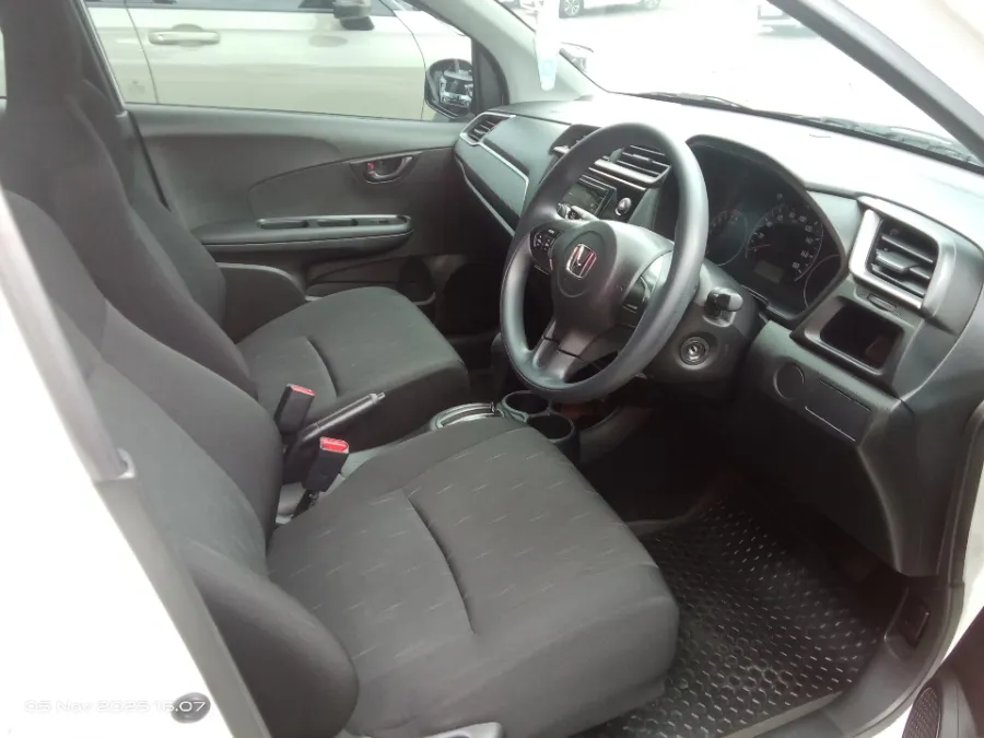 Foto Mobil Bekas Kabin Depan Honda Brio 1.2 Satya E tahun 2023
