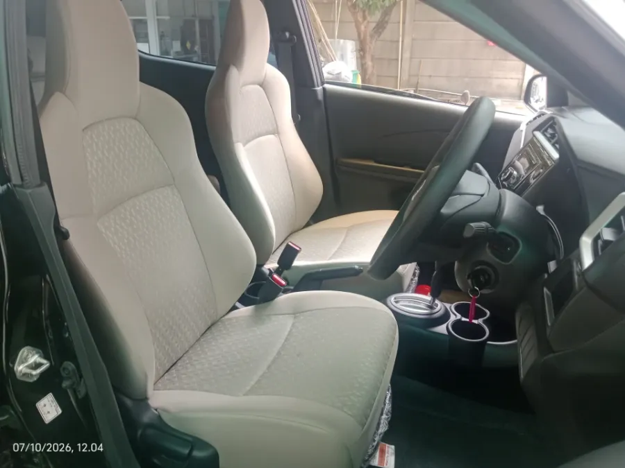 Foto Mobil Bekas Kabin Depan Honda Brio 1.2 Satya E tahun 2023