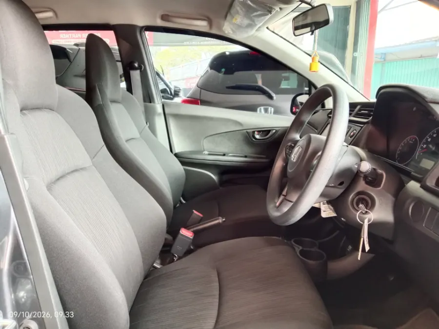 Foto Mobil Bekas Kabin Depan Honda Brio 1.2 Satya E tahun 2023