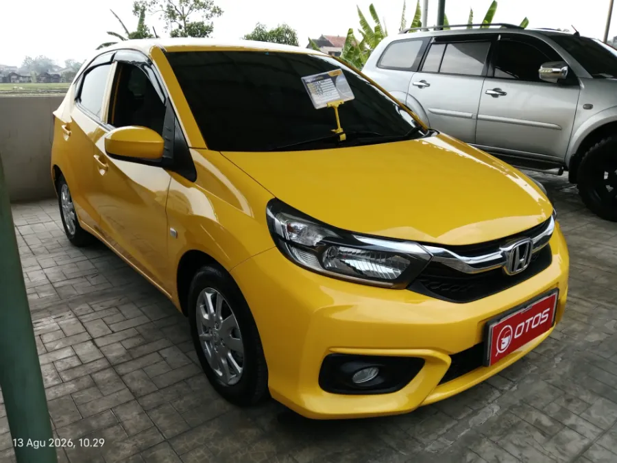 Foto Mobil Bekas Kanan Depan Honda Brio 1.2 Satya E tahun 2023