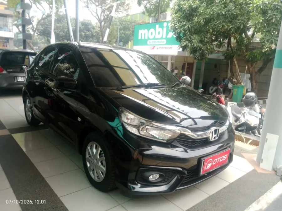 Foto Mobil Bekas Kanan Depan Honda Brio 1.2 Satya E tahun 2023