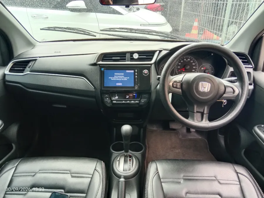 Foto Mobil Bekas Dashboard Honda Brio 1.2 Satya E tahun 2024