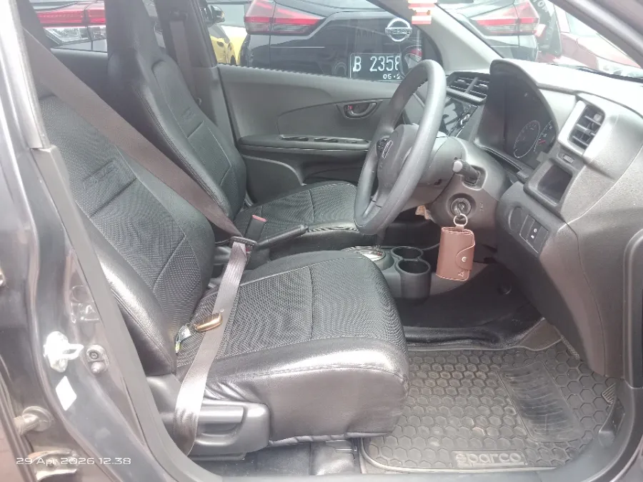 Foto Mobil Bekas Kabin Depan Honda Brio 1.2 Satya E tahun 2024