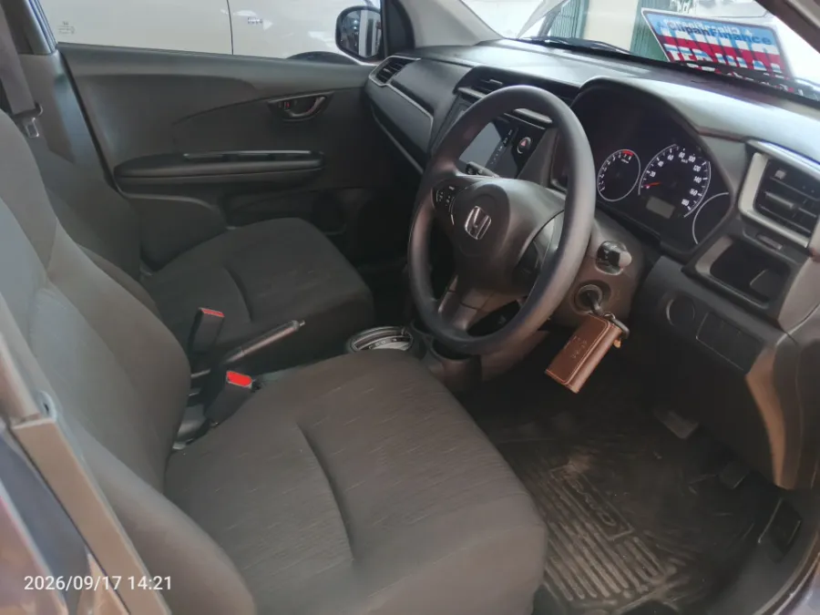Foto Mobil Bekas Kabin Depan Honda Brio 1.2 Satya E tahun 2024