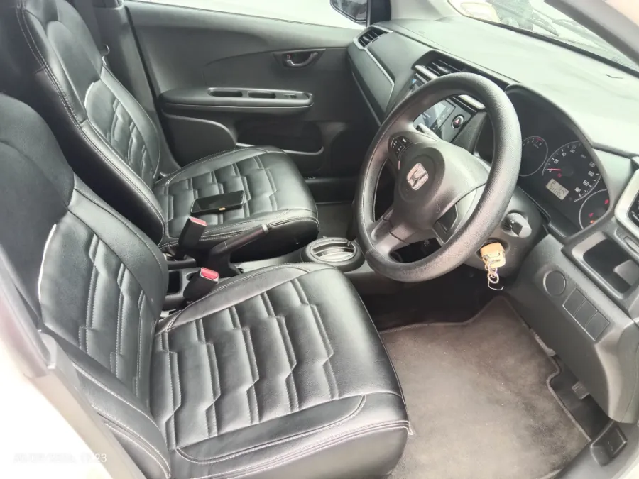 Foto Mobil Bekas Kabin Depan Honda Brio 1.2 Satya E tahun 2024