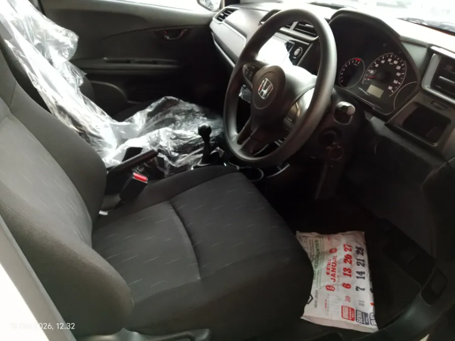 Foto Mobil Bekas Kabin Depan Honda Brio 1.2 Satya E tahun 2024