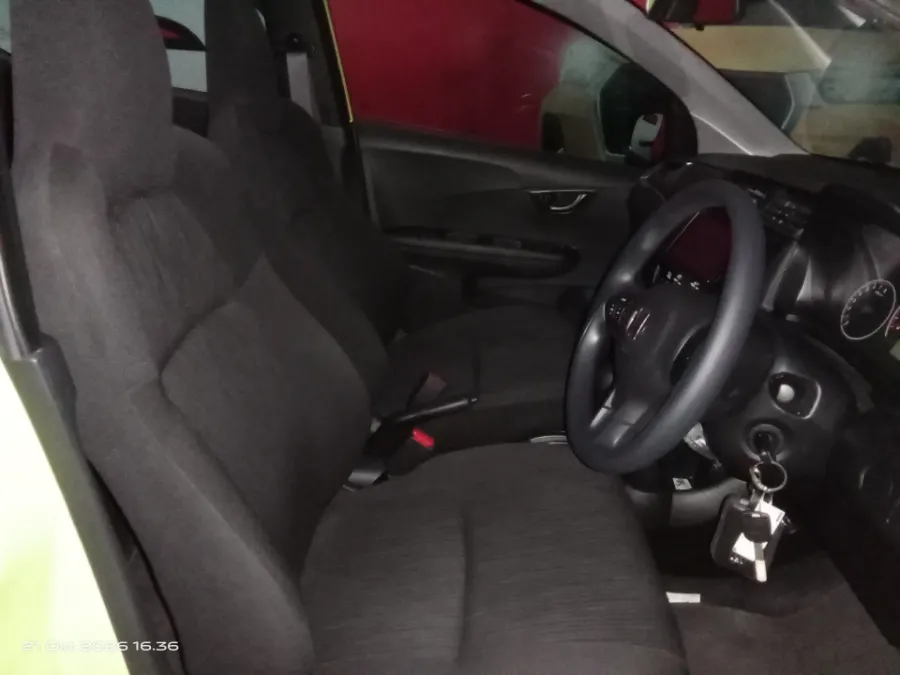 Foto Mobil Bekas Kabin Depan Honda Brio 1.2 Satya E tahun 2024