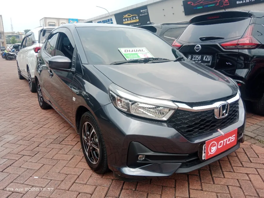 Foto Mobil Bekas Kanan Depan Honda Brio 1.2 Satya E tahun 2024